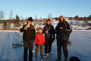 En liten fikapaus på sjön den 5/1 2015. Edward, Tigri. Johan och Niel.