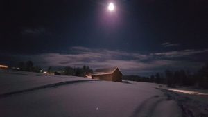 Bilden är tagen sent på kvällen den 3 januari 2018. Supermånen var verkligen superstor och det blev ljust nästan som på dagen.